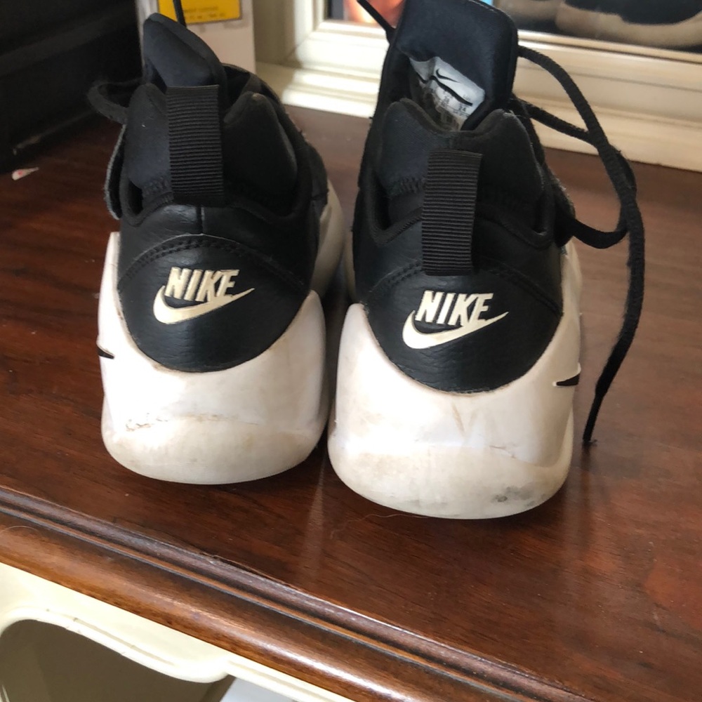 Nike - Picture 2 of 3